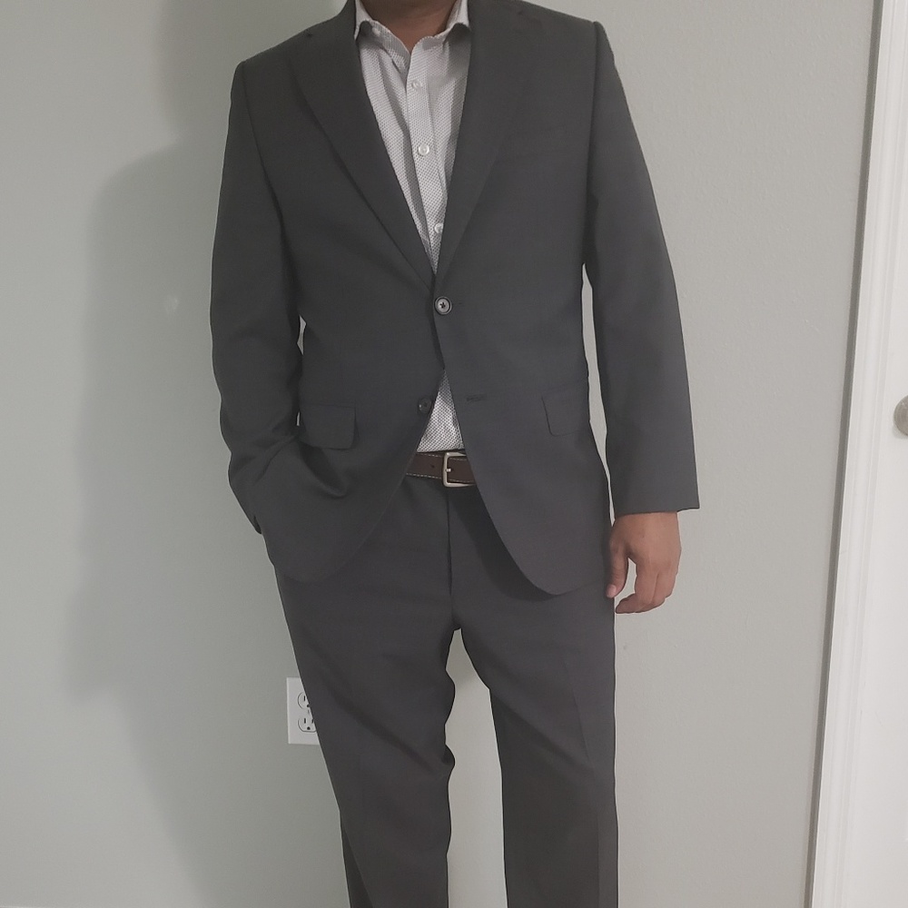 Men's two piece Suit. Cremieux Performance 40S
